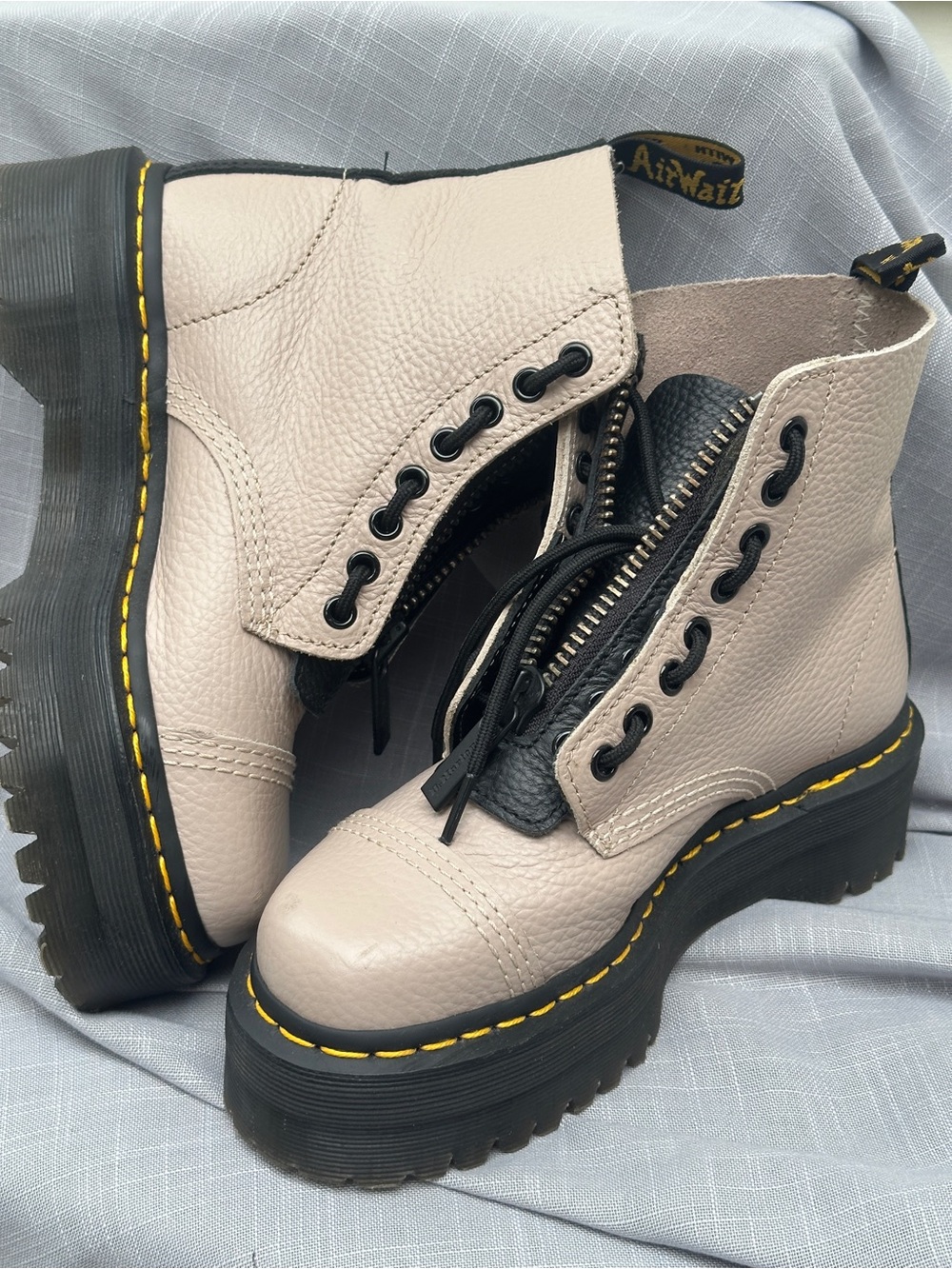 Dr. Martens Sinclair Platform Boots in Vintage Taupe Pebbled Leather Size 5